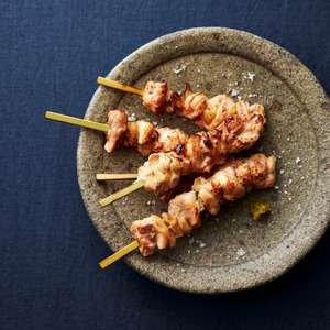 【Z's MENU】五島灘の塩で焼いた赤鶏もも串 詳細画像