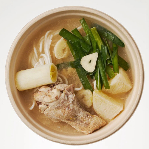 【Wise days 】タッカンマリ with glassnoodles 韓国風手羽元の水炊 白湯スープ 詳細画像