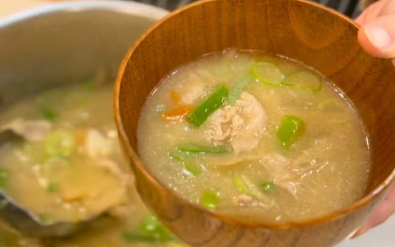 もち大豆みそで作る豚汁